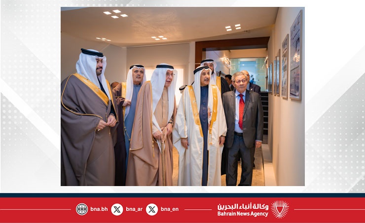 الشيخ خالد بن عبد الله يزور أخبار الخليج احتفاء بمرور 50 عاما على تأسيسها وبذكرى يوبيلها الذهبي .. ويؤكد: الصحافة البحرينية رافد للمسيرة التنموية الشاملة وتحظى برعاية وفرت لها مناخا مهنيا للمساهمة في جهود التطوير